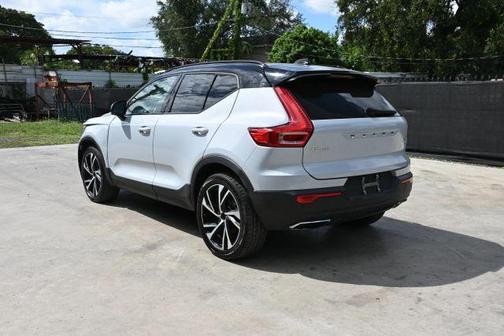 2020 Volvo XC40 T4 R-Design