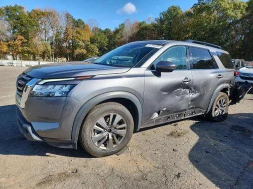 2022 Nissan Pathfinder SV