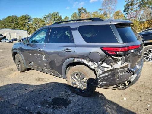 2022 Nissan Pathfinder SV