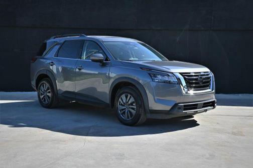 2022 Nissan Pathfinder SV