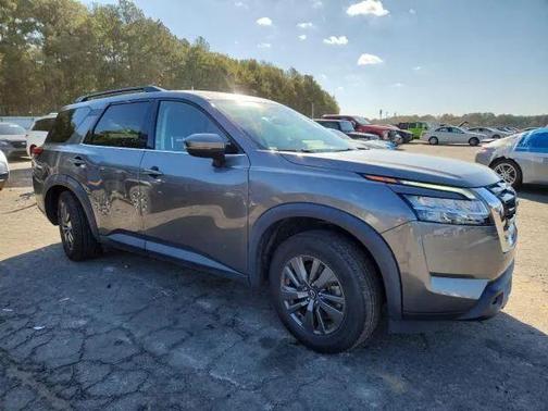 2022 Nissan Pathfinder SV