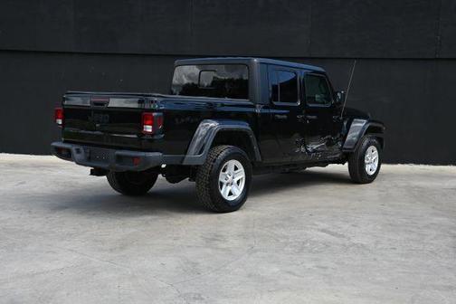 2022 Jeep Gladiator Sport