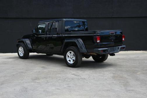 2022 Jeep Gladiator Sport