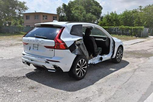 2025 Volvo XC60 B5 Plus