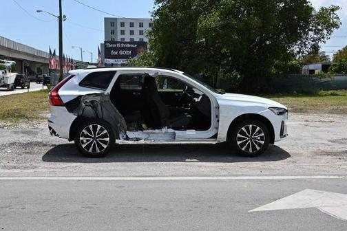2025 Volvo XC60 B5 Plus
