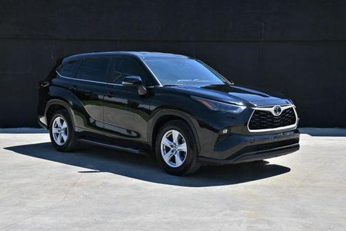 Black 2024 Toyota Highlander LE