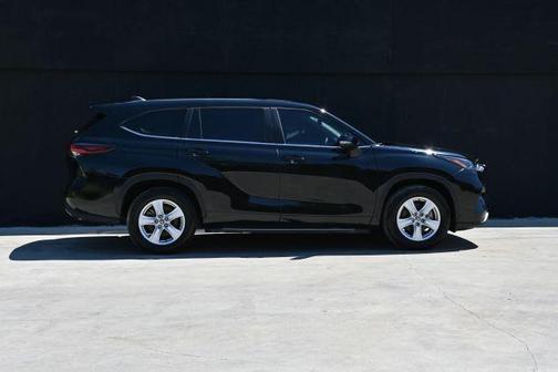 Black 2024 Toyota Highlander LE
