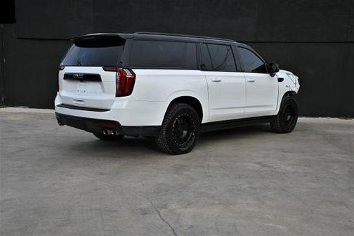 2022 GMC Yukon XL AT4