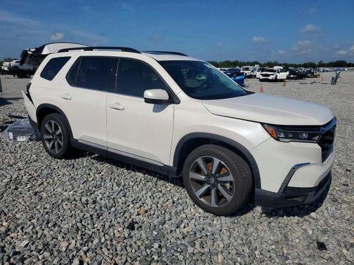 White 2025 Honda Pilot Touring