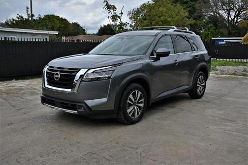 2023 Nissan Pathfinder SL