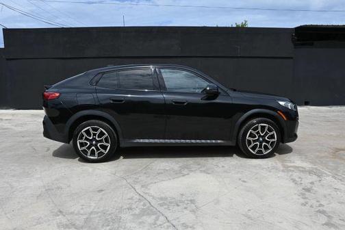 Black 2025 BMW X2 xDrive28i