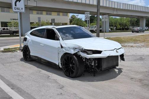 2019 Lamborghini Urus Base