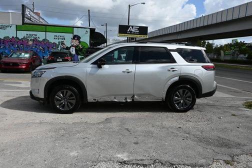 Silver 2024 Nissan Pathfinder SV