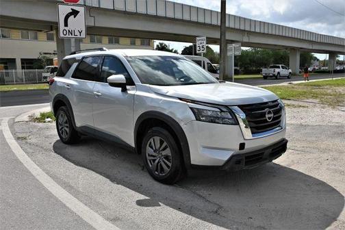 Silver 2024 Nissan Pathfinder SV