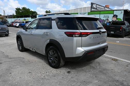 Silver 2024 Nissan Pathfinder SV