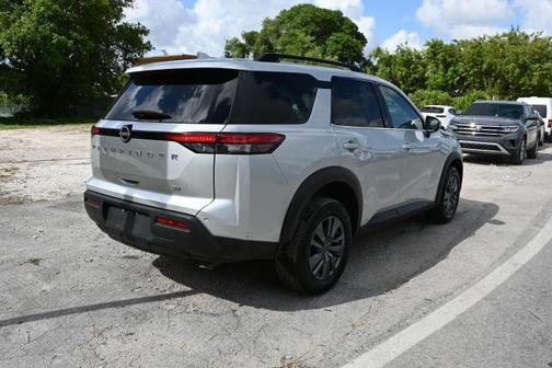 Silver 2024 Nissan Pathfinder SV