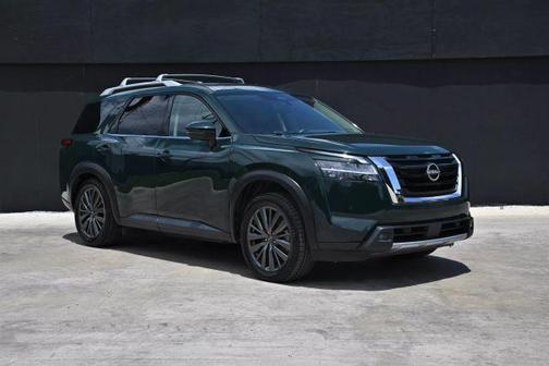 2022 Nissan Pathfinder SL