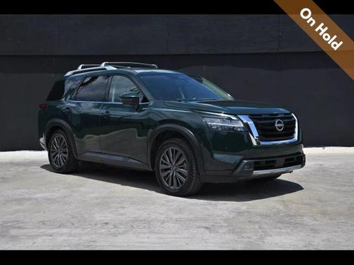 2022 Nissan Pathfinder SL