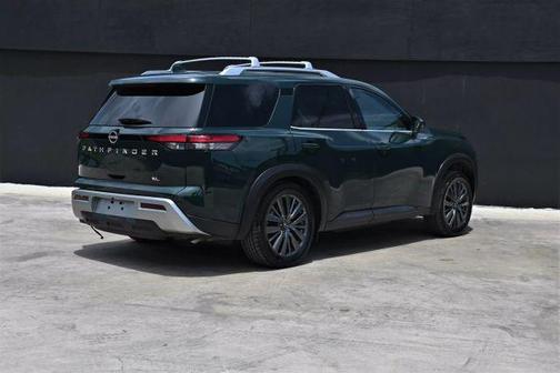 2022 Nissan Pathfinder SL