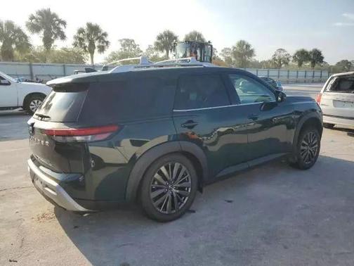 2022 Nissan Pathfinder SL