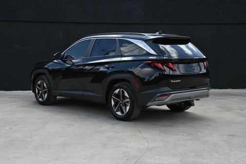Black 2025 Hyundai TUCSON SEL
