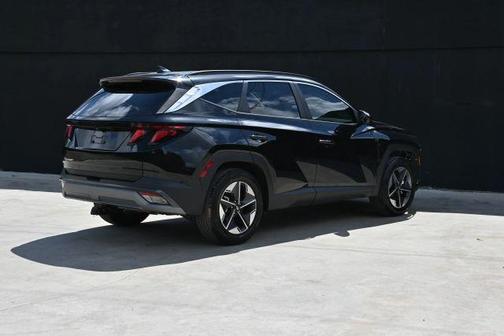 Black 2025 Hyundai TUCSON SEL