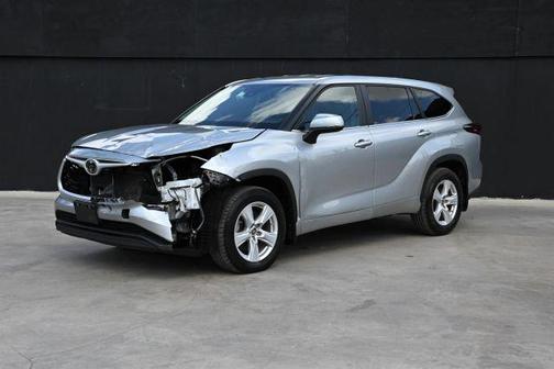 Silver 2024 Toyota Highlander LE