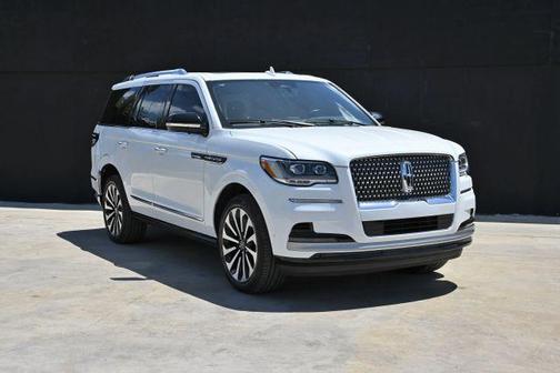 White 2023 Lincoln Navigator Reserve
