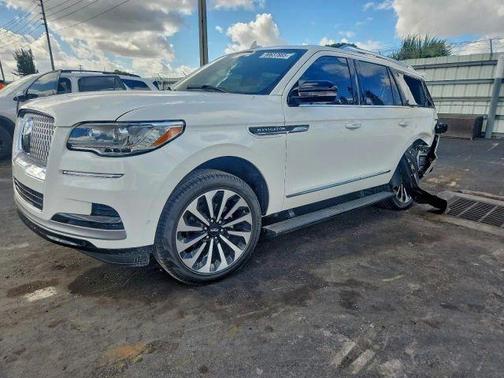 White 2023 Lincoln Navigator Reserve