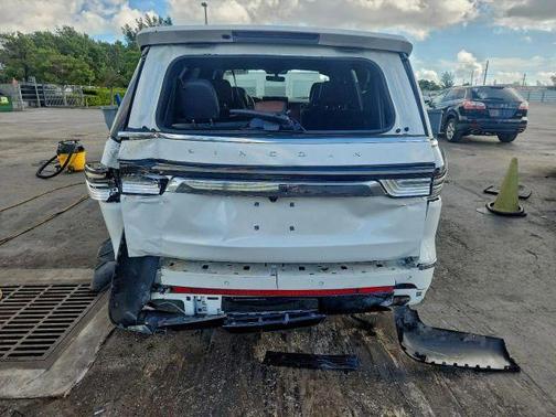 White 2023 Lincoln Navigator Reserve