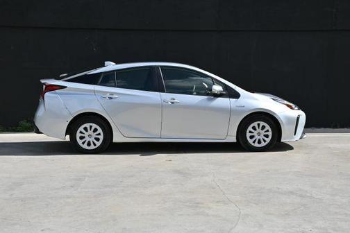 2022 Toyota Prius LE