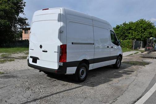 2025 Mercedes-Benz Sprinter 2500 ROOF W/144 WB