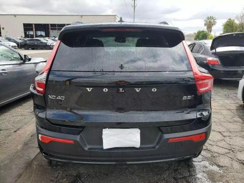 2025 Volvo XC40 B5 Plus Dark Theme