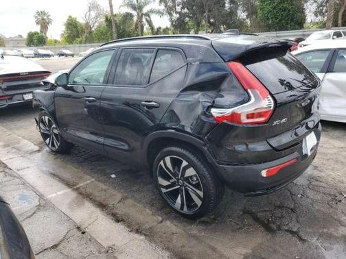2025 Volvo XC40 B5 Plus Dark Theme