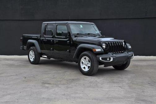 2023 Jeep Gladiator Sport