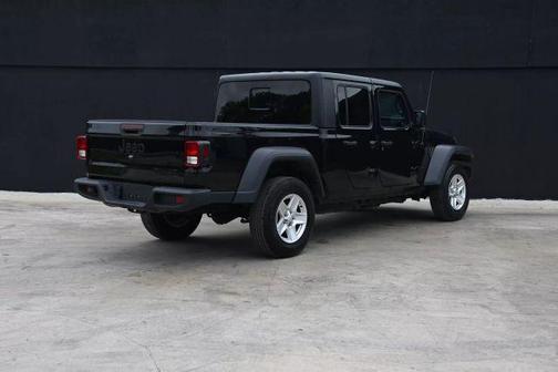 2023 Jeep Gladiator Sport