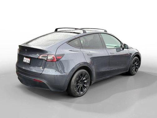 2022 Tesla Model Y Long Range Dual Motor All-Wheel Drive