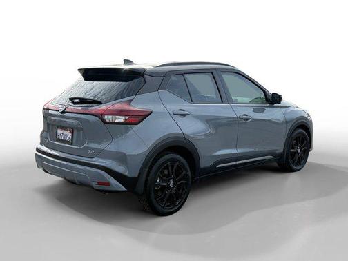 2021 Nissan Kicks SR