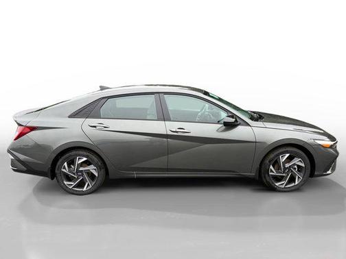 2025 Hyundai ELANTRA HEV SEL Sport