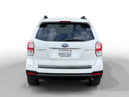 Crystal White Pearl 2018 Subaru Forester 2.5i Premium