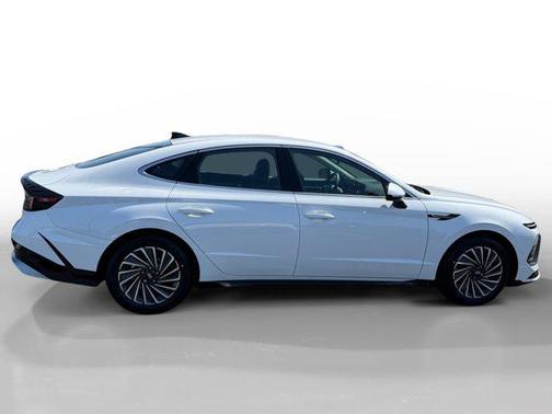 2025 Hyundai SONATA Hybrid SE