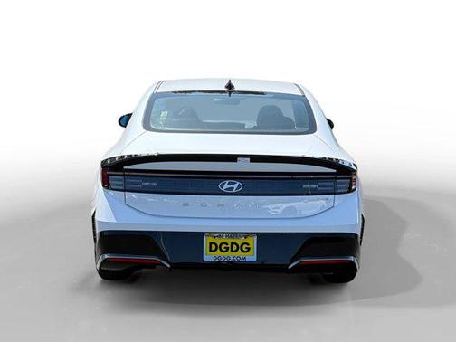2025 Hyundai SONATA Hybrid SE