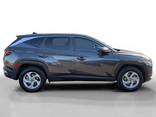 2022 Hyundai TUCSON SE