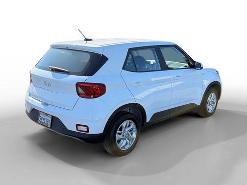 Lunar White 2025 Hyundai VENUE SE