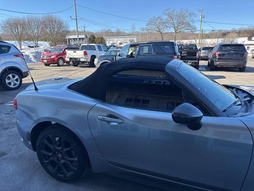 2017 FIAT 124 Spider Base