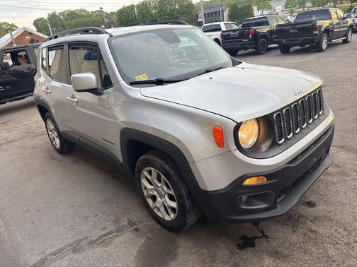 Silver 2017 Jeep Renegade Latitude