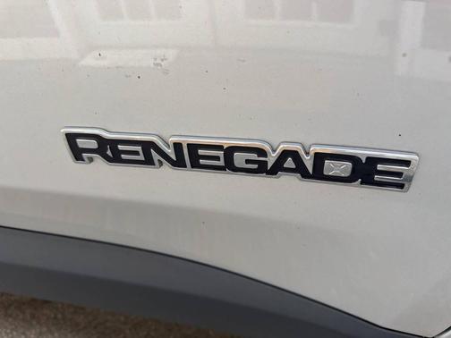 Silver 2017 Jeep Renegade Latitude