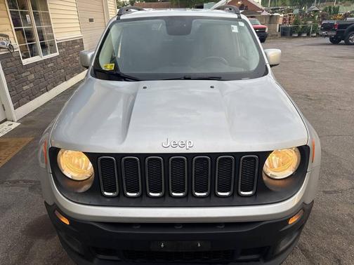 Silver 2017 Jeep Renegade Latitude