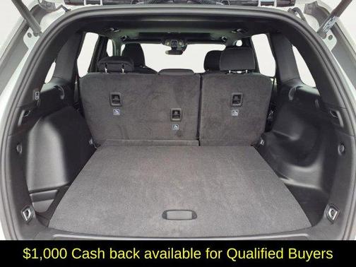 Bright White Clearcoat 2027 Jeep Grand Cherokee Laredo X