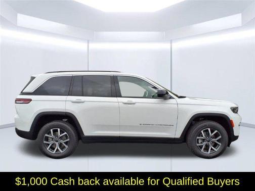 Bright White Clearcoat 2027 Jeep Grand Cherokee Laredo X